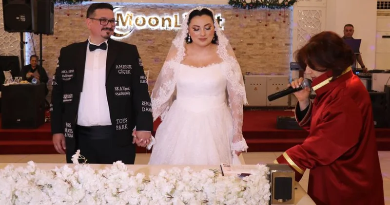Sıra dışı yöntem: Damatlığına reklam aldı Son dakika haberleri
