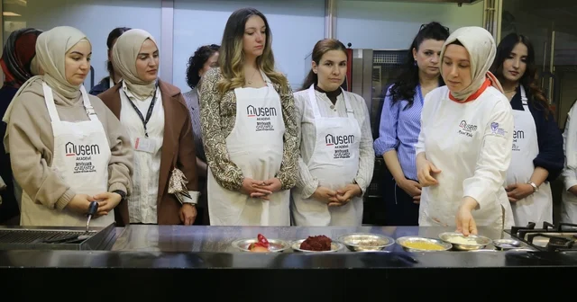 Gastronomi kentinde anne adayları ve ebeler mutfakta buluştu Gaziantep Haberleri