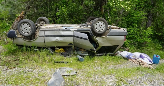Ağaca çarpan otomobil takla attı: 3 yaralı Kastamonu Haberleri