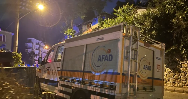 Tavan sıvaları düşen evdeki 5 kişi tahliye edildi Kocaeli Haberleri