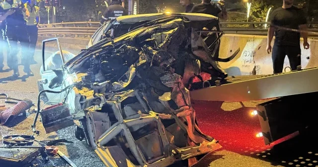 Zonguldak ta bariyerlere çarpan otomobil hurdaya döndü VİDEO İZLE
