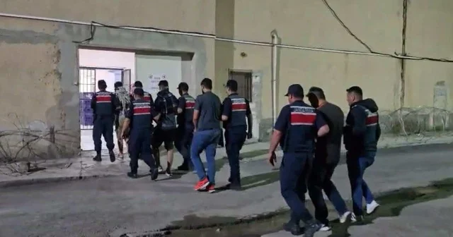 Sivas ta otomobilden hırsızlık yapan 5 zanlı tutuklandı Sivas Haberleri