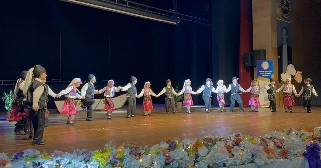 Samsun da minik öğrenciler Yörelerle Dans projesiyle farklı kültürleri sahneye yansıttı Samsun Haberleri