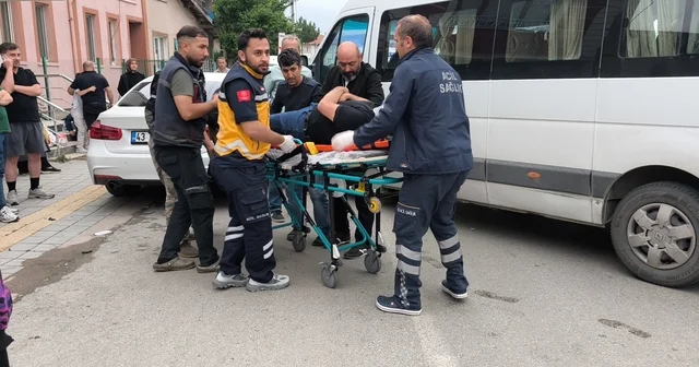 Kütahya da servis araçlarının çarpıştığı kazada 2 kişi yaralandı Kütahya Haberleri