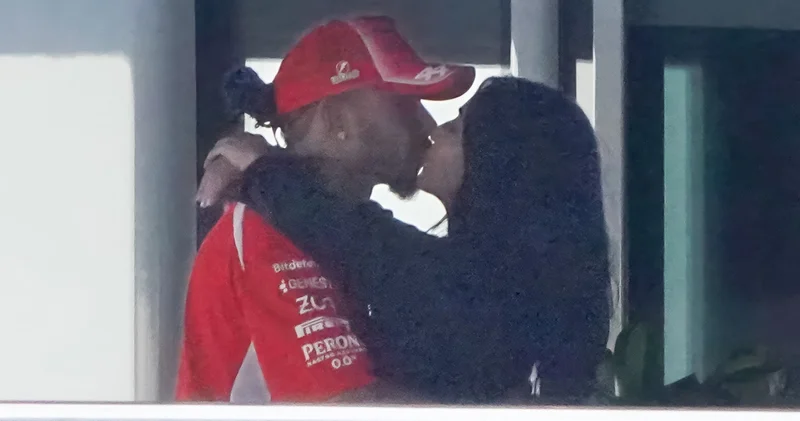 Kim Kardashian dan Lewis Hamilton a Monaco Grand Prix ikinciliğini kutlama öpücüğü
