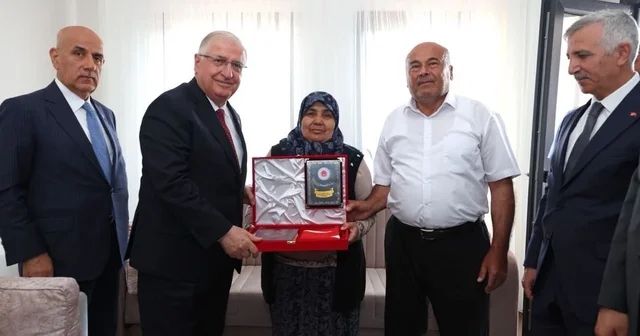 Milli Savunma Bakanı Güler, Kahramanmaraş ta şehit ailesini ziyaret etti Ankara Haberleri