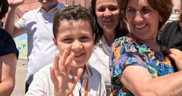 Lüleburgaz da lösemiyi yenen öğrenci için gökyüzüne balonlar bırakıldı Kırklareli Haberleri