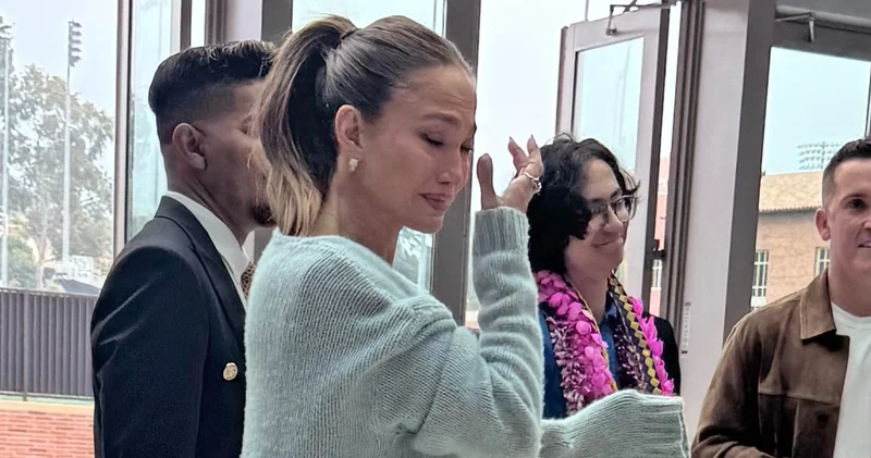 Jennifer Lopez oğlunun mezuniyetinde gözyaşlarını tutamadı