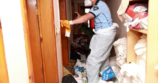 Osmangazi de çöp ev sorununa anında müdahale Yıllardır temizlenmeyen evden 20 ton çöp çıktı Bursa Haberleri