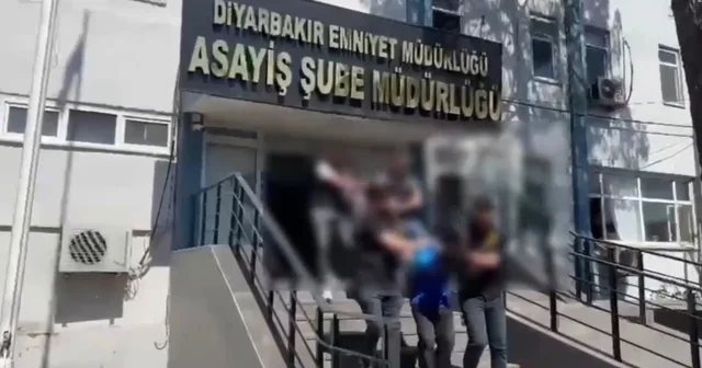 Diyarbakır da banka şubesine silahla saldıran 2 şüpheli tutuklandı Diyarbakır Haberleri