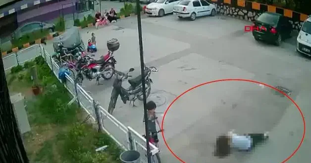 Adana da mucizevi kurtuluş: 12 nci kattan düşen çocuk hayata tutundu!