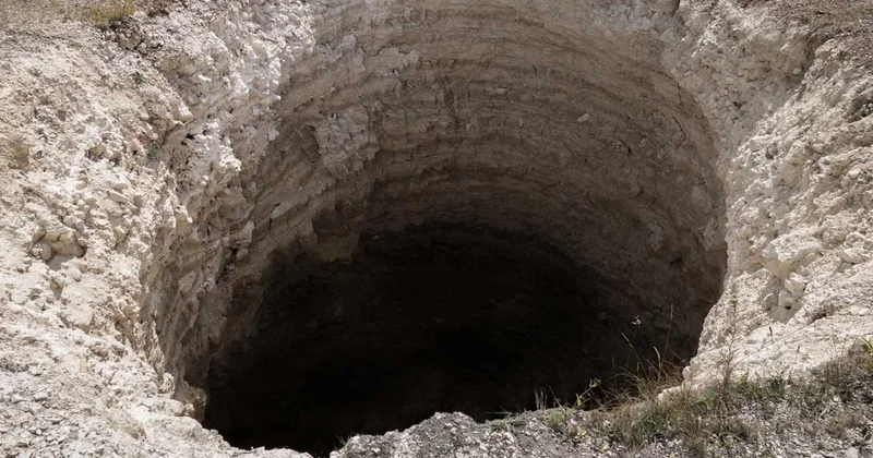Bir çiftçi dipsiz bir çukur bulduğunu iddia etti: Uzak durun Sözcü Gazetesi