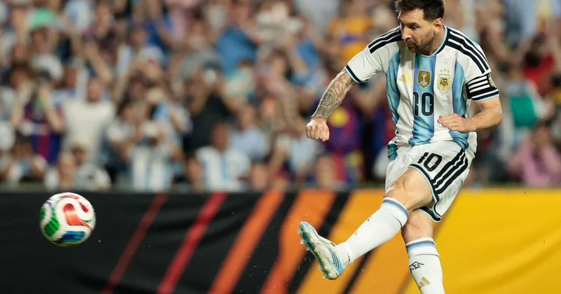 Lionel Messi 45 saniyede tarihe geçti