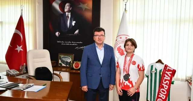 Bilek güreşinde dereceler elde eden Ayşe Büyükkaçar, ilçenin gururu oldu Antalya Haberleri