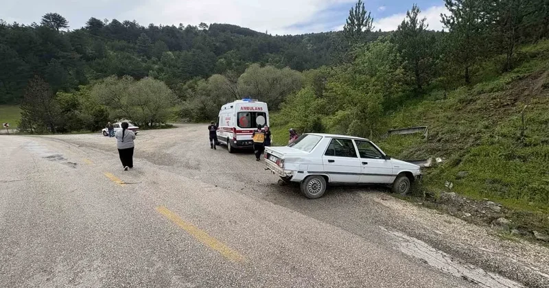 Kastamonu’da kontrolden çıkan otomobil kaza yaptı: 2 yaralı