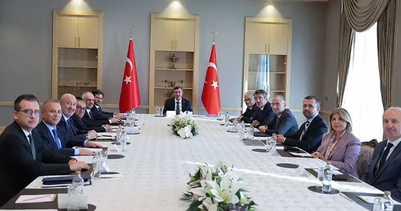 Cevdet Yılmaz, Cumhurbaşkanlığı Ekonomi Politikaları Kurulu üyeleriyle görüştü