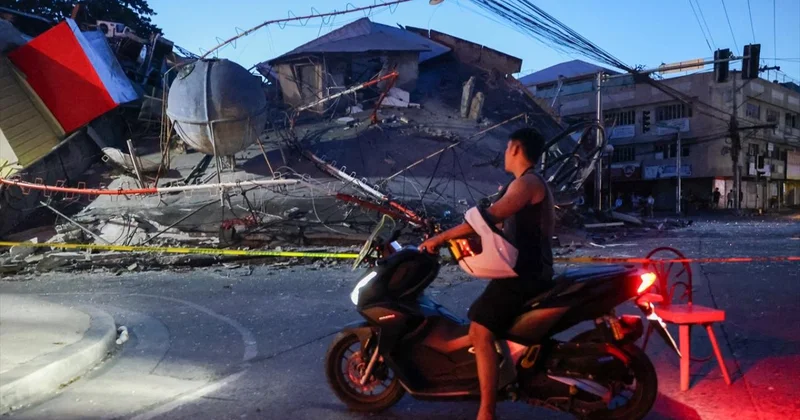 Filipinler de meydana gelen 7,8 büyüklüğündeki depremde ölü sayısı 45 e yükseldi