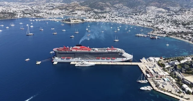 Dev kruvaziyer Scarlet Lady Bodrum a yanaştı Muğla Haberleri
