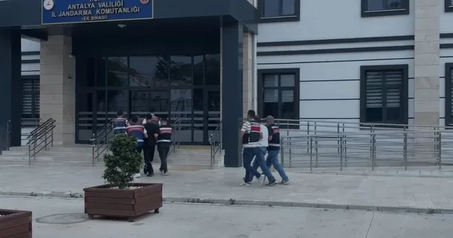 Antalya merkezli 27 ilde eş zamanlı yasa dışı bahis operasyonu: 79 gözaltı Şüphelilerin banka hesaplarında bir yıllık işlem hacminin 8 milyar lira olduğu belirlendi Antalya Haberleri