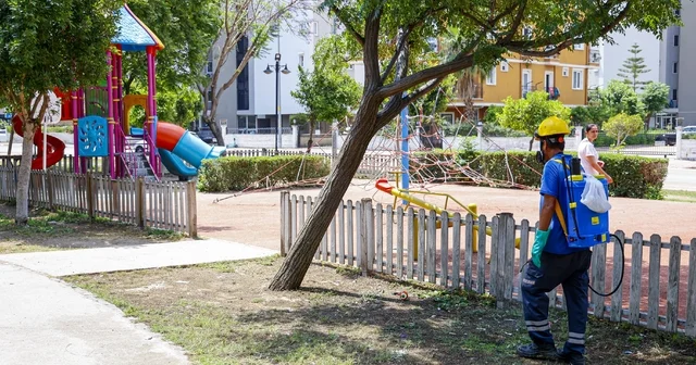 Büyükşehir den toplu kullanım alanlarında ilaçlama Antalya Haberleri