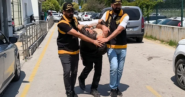 Bıçakla yaraladığı kadına ilkokuldan beri platonik aşk beslemiş Adana Haberleri