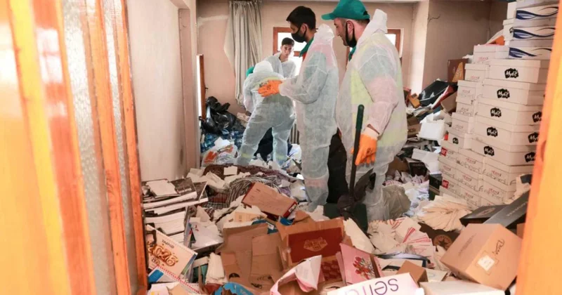 Bursa da evden yaklaşık 20 ton çöp çıktı