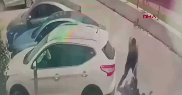Adana da sokak ortasında 7 yerinden bıçaklandı: Dehşet ilkokul sırasına uzandı