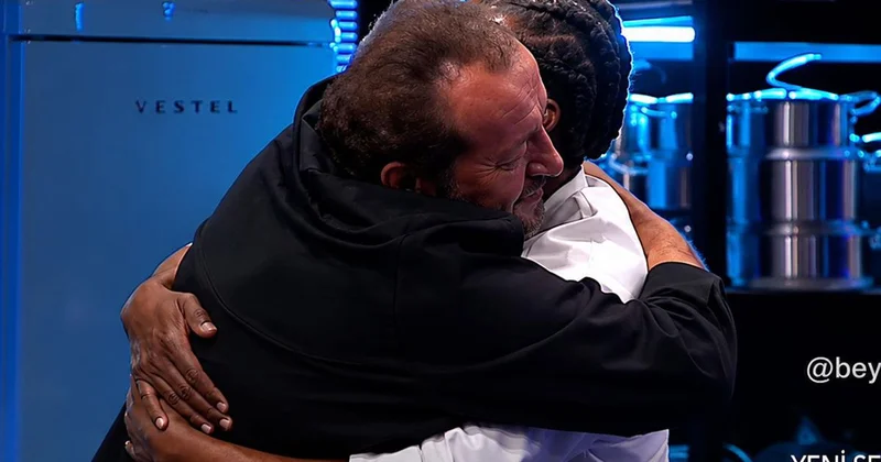 MasterChef te büyük sürpriz! Mehmet Şef boynuna sarıldı