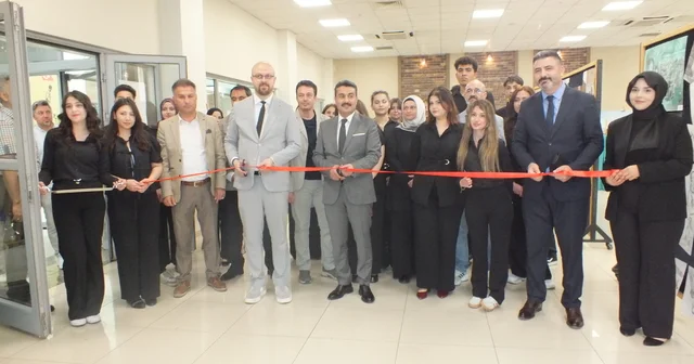 Sivas ta lise öğrencileri Yıl Sonu Karma Resim Sergisi açtı Sivas Haberleri