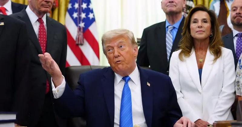 Trump, skandallarla anılan Demokrat Partili ismi domuza benzetti