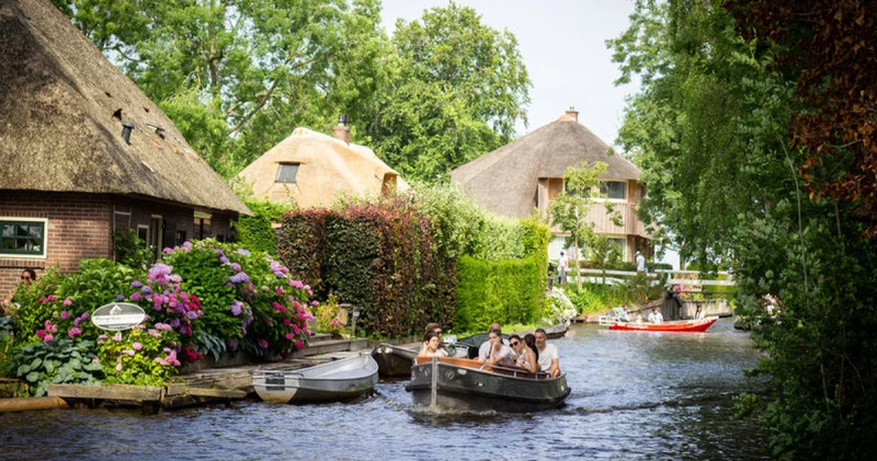 Hollanda nın Venedik i: Masal diyarını andıran Giethoorn köyü