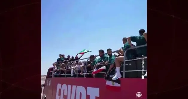 Dünya Kupası ndan dönen Mısır Milli Takımı kutlamalarda Filistin bayrağı açtı