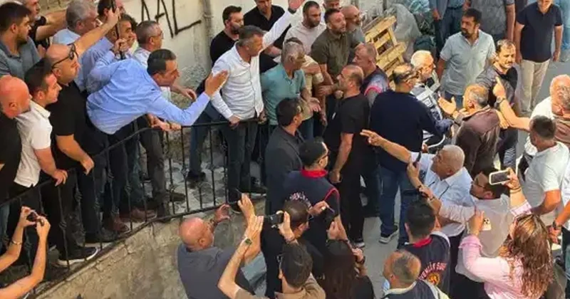 CHP Niğde İl Başkanlığı’nda gerginlik: Seçilmişler, atanmışları il binasına sokmadı Sözcü Gazetesi