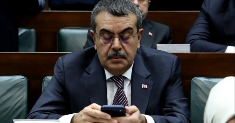 Bakan Tekin, İngiliz gemisini buharlaştırdı! Sözcü Gazetesi