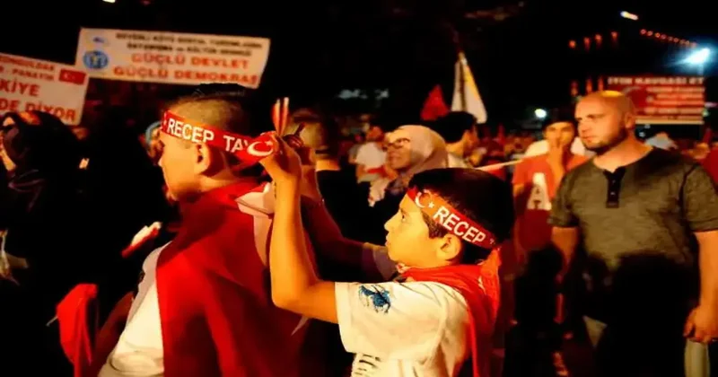 Hain darbe gecesi Baba biz de çıkalım diyen çocuk kahramanlar: Onlar en küçük şehitlerimiz