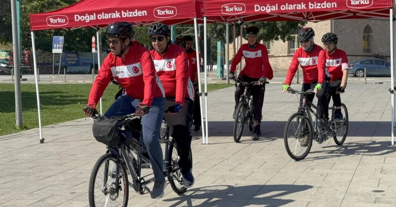 Görme engelliler, 15 Temmuz şehitleri için Ankara ya pedal çeviriyor
