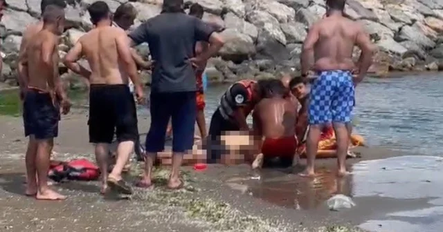 Denizde fenalaşan vatandaşa dakikalarca kalp masajı yapıldı Karasu da boğulma tehlikesi geçiren vatandaş hastaneye sevk edildi Sakarya Haberleri Habertürk Yerel Haberler