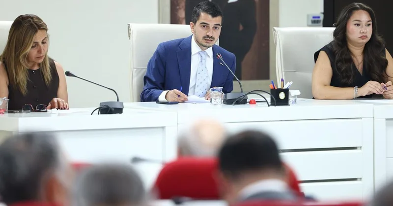 Tarihi zirve sırasında tatilde olduğu iddia edilen belediye başkanı sessizliğini bozdu