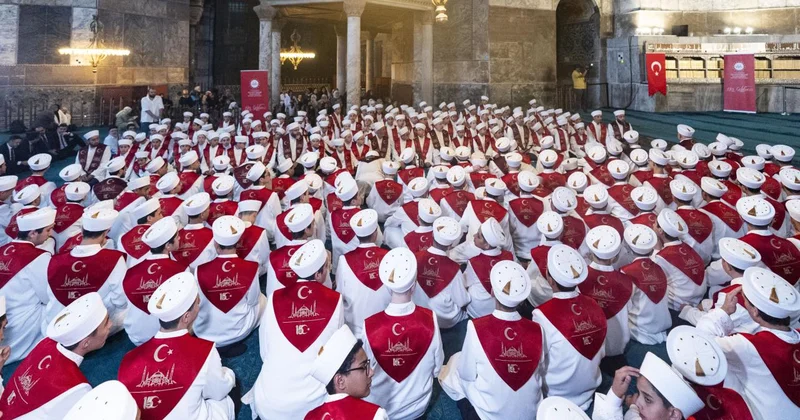 Ayasofya da 15 Temmuz şehitleri için 253 hafızla hatim yapıldı