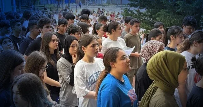 LGS Türkiye birincileri belli oldu: Erzincan dan 3 öğrenci tam puan aldı