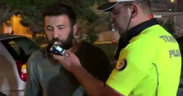 Alkolmetreye üfleten sürücünün mutluluktan uçtuğu anlar polisleri de şaşırttı