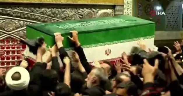 İran ın eski dini lideri Ali Hamaney Meşhed’de toprağa verildi