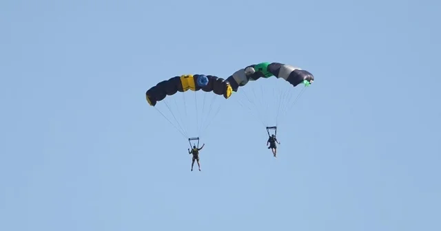Erzincan da sporcuların wingsuit e base jump atlayışı nefes kesti Erzincan Haberleri Habertürk Yerel Haberler