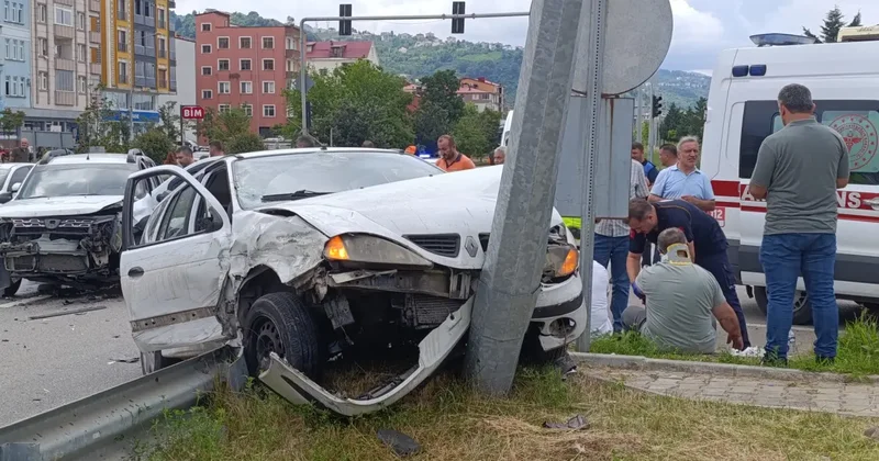 Giresun da iki otomobil çarpıştı: 5 kişi yaralandı