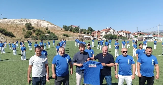 Kütahya da Kyokushin Kan Türkiye Yaz Gelişim Kampı sona erdi Pazarlar da düzenlenen kamp, gösteri müsabakaları ve plaket töreniyle tamamlandı Kütahya Haberleri Habertürk Yerel Haberler