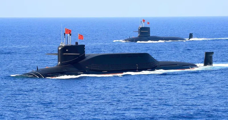 Çin den dünyaya gözdağı! Denizaltından balistik füze fırlattı