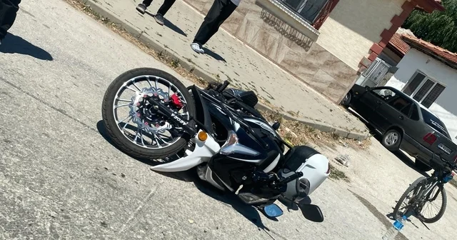 Panelvan araç ile motosiklet çarpıştı: 1 yaralı Sokak kesişiminde meydana gelen kazada motosiklet sürücüsü hafif yaralandı Eskişehir Haberleri Habertürk Yerel Haberler