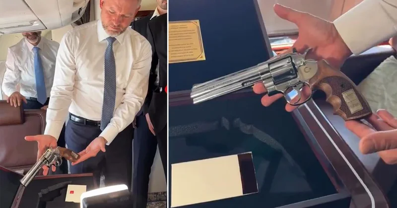 Slovakya Cumhurbaşkanı, Erdoğan ın hediyesini gazetecilere gösterdi