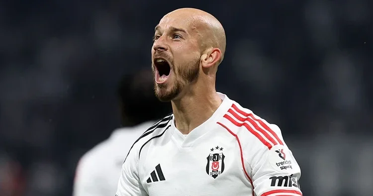 Beşiktaş ın yıldızı Vaclav Cerny den milli takım kararı!