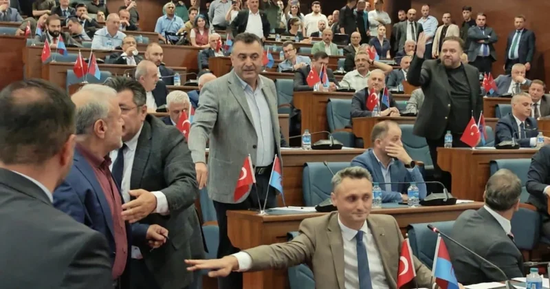 Büyükşehir belediye meclisinde özür krizi: CHP grubu toplantıyı terk etti Sözcü Gazetesi